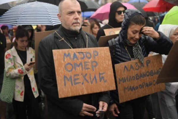 “Major Omer Mehić”: Šta znači poruka Nikole Koje na protestima u Beogradu?