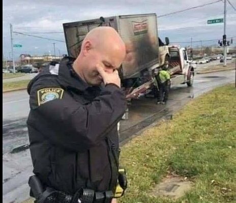 POLICAJCI SU PLAKALI KAO KIŠA KAD SU STIGLI NA UVIĐAJ, “SVE SU IZGORJELE”: Kada vidite zašto, i vi ćete – ALI OD SMIJANJA (FOTO)