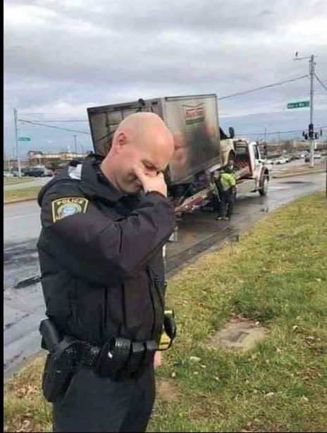 POLICAJCI SU PLAKALI KAO KIŠA KAD SU STIGLI NA UVIĐAJ, “SVE SU IZGORJELE”: Kada vidite zašto, i vi ćete – ALI OD SMIJANJA (FOTO)